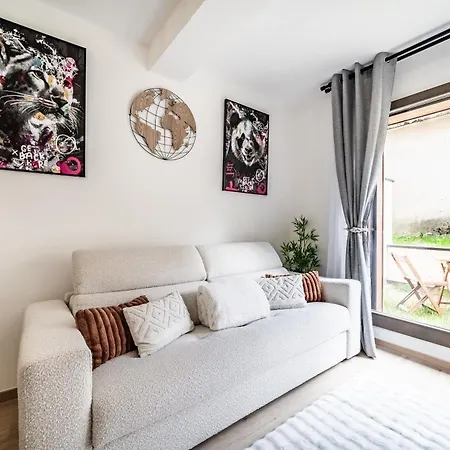 Eyna - By Emerald Apartment